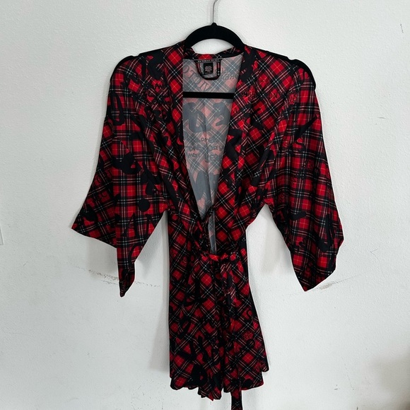 Victoria’s Secrets Dream Angel Women’s Red & Black Plaid Slip & Robe Set

Size S - Picture 12 of 12